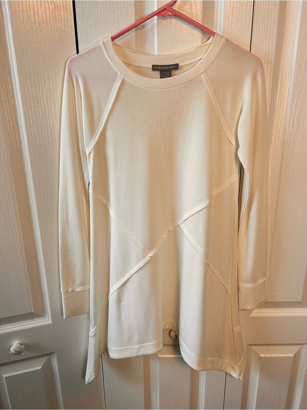 Kate & Mallory Women’s Size XS White Long-Sleeve Tunic Asymmetrical Hem Top